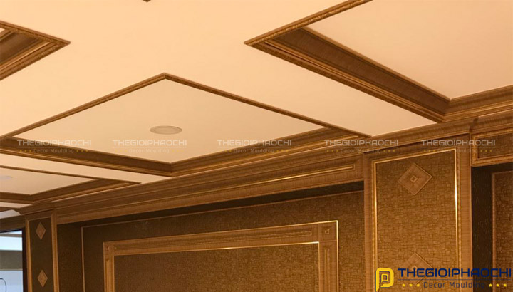 phào chỉ trần nhựa giả gỗ màu óc chó
